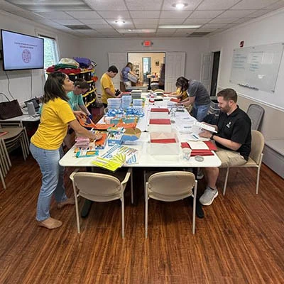 community-header-main